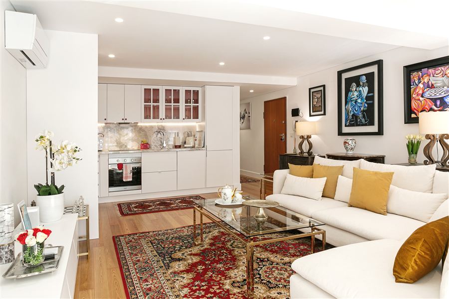 Champagne, a one-bedroom suite apartment in Chiado, Lisbon — bedroom