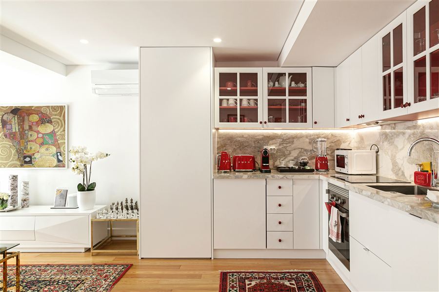 Champagne, a one-bedroom suite apartment in Chiado, Lisbon — bathroom