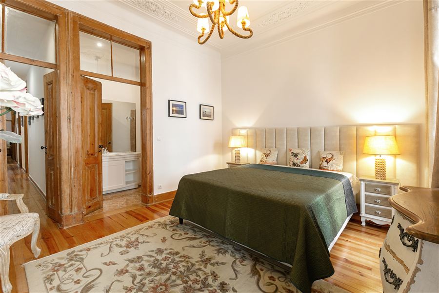 Flores, a three-bedroom apartment in Príncipe Real, Lisbon — bedroom
