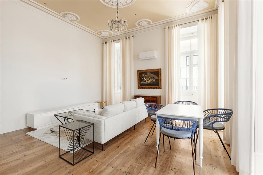 Santos 2A, a two-bedroom apartment in Santos, Lisbon — dining area